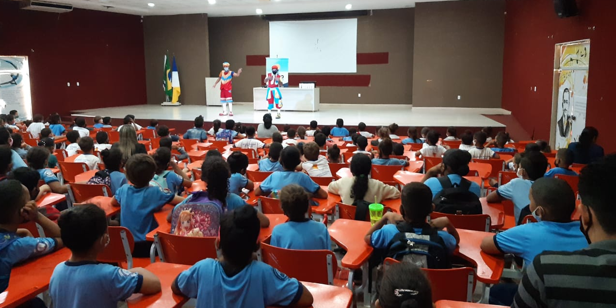 Em escola com mais de mil alunos em Palmas, Ceeto apresenta de forma lúdica temas sobre uso seguro e consciente de energia elétrica
